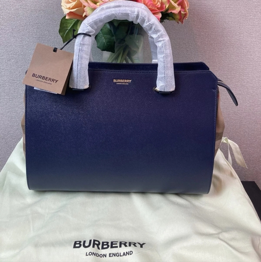Burberry Banwell Satchel w/dustbag,  COA, And Matching Card Holder. NWT
